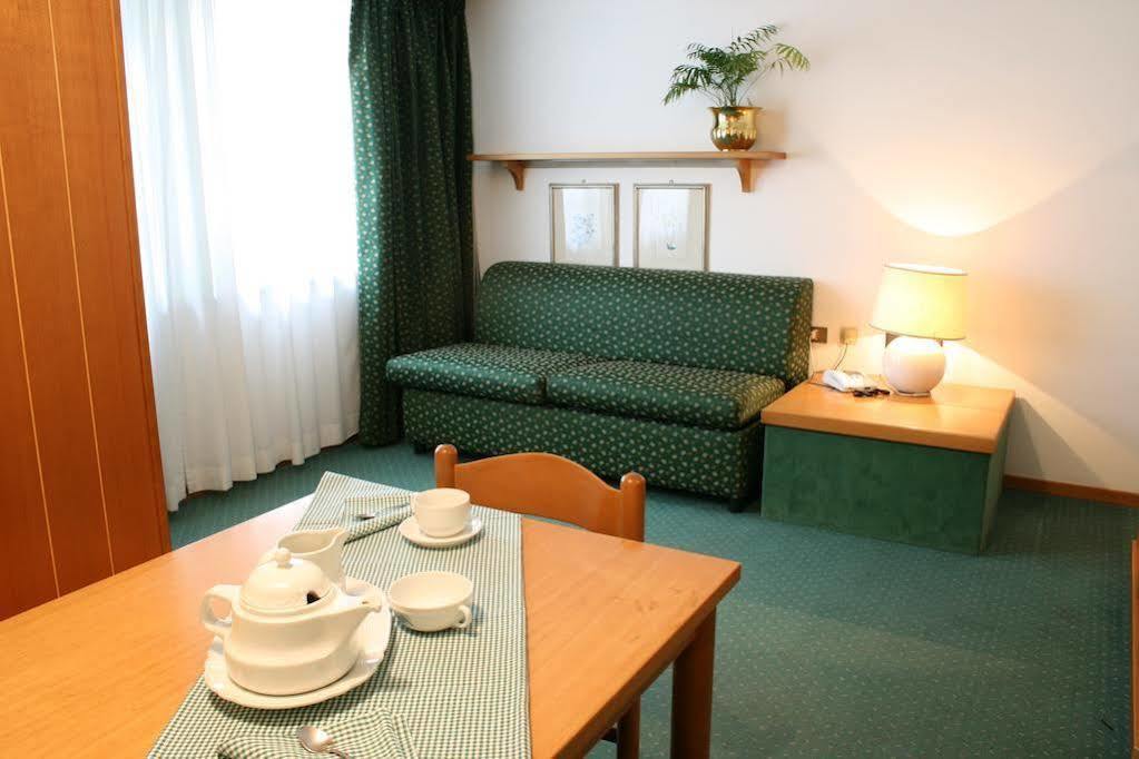 Residence Hotel Sport Campiglio Madonna Exteriör bild